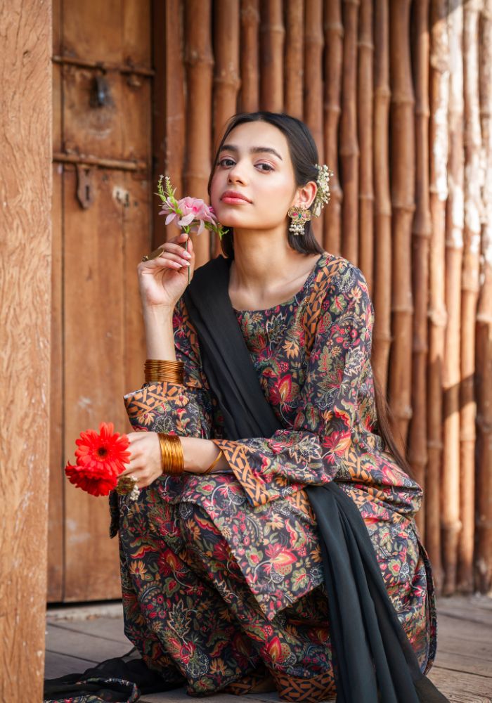 Zehra-e-Zameen – Turkish Lawn 3-Piece Suit (NLC-105-PK)